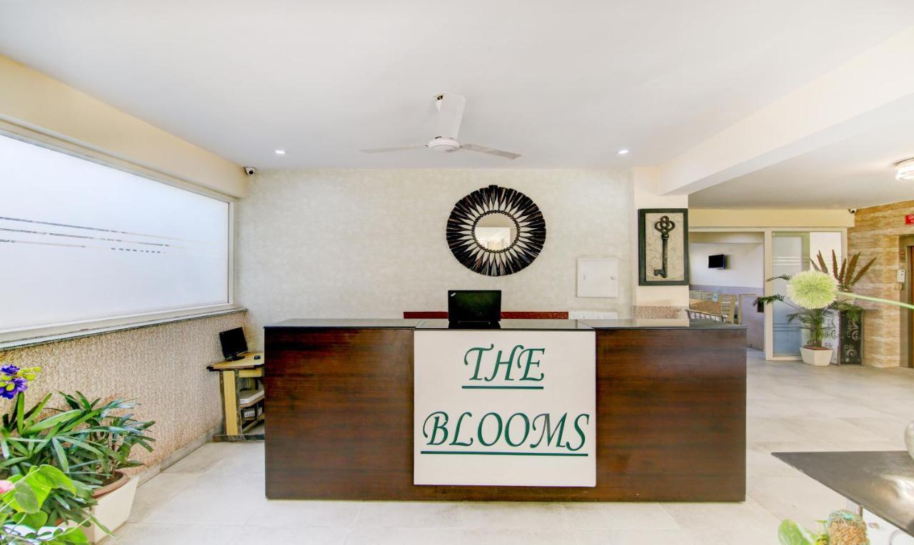 Treebo Trend Blooms Premium Hotel Gurgaon Exterior photo