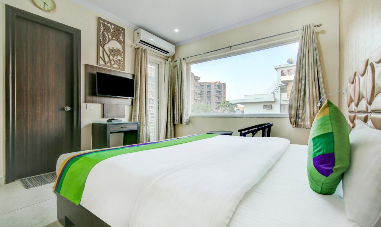 Treebo Trend Blooms Premium Hotel Gurgaon Exterior photo