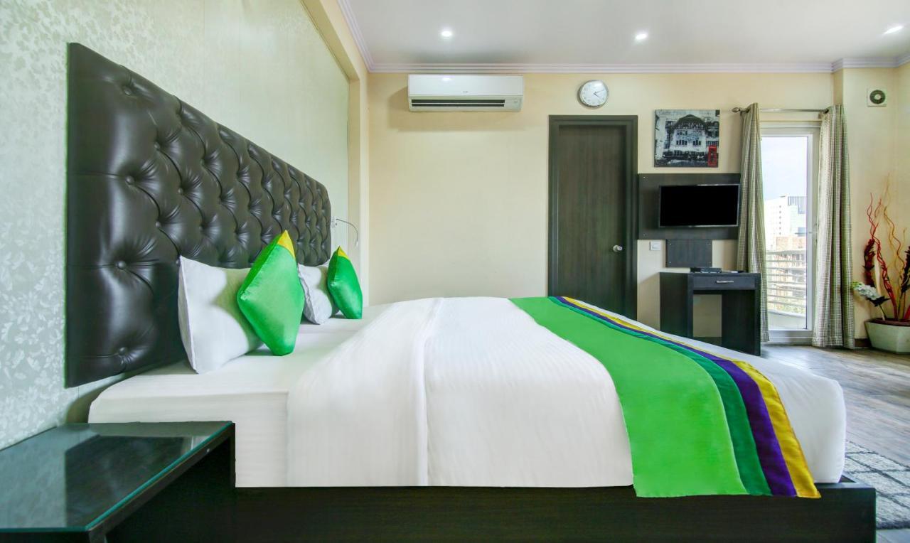 Treebo Trend Blooms Premium Hotel Gurgaon Exterior photo