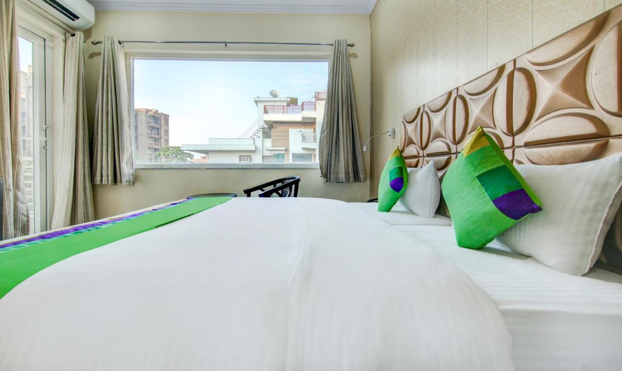 Treebo Trend Blooms Premium Hotel Gurgaon Exterior photo