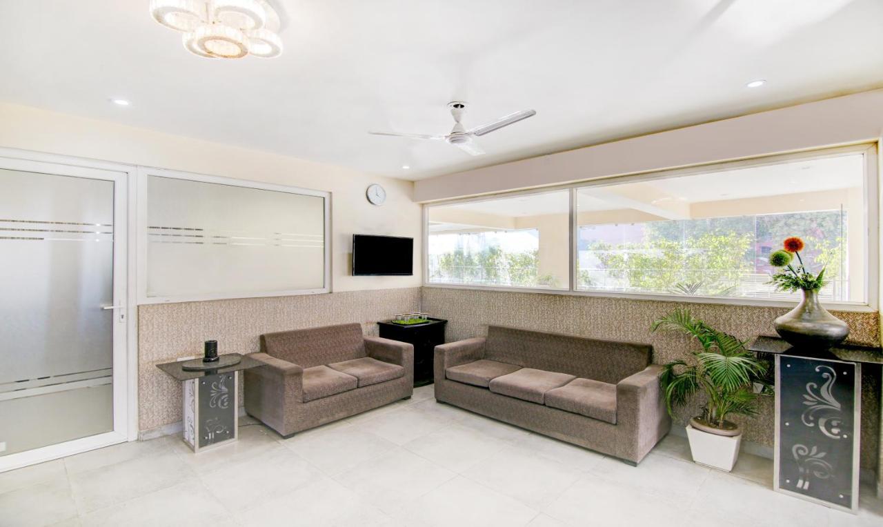 Treebo Trend Blooms Premium Hotel Gurgaon Exterior photo