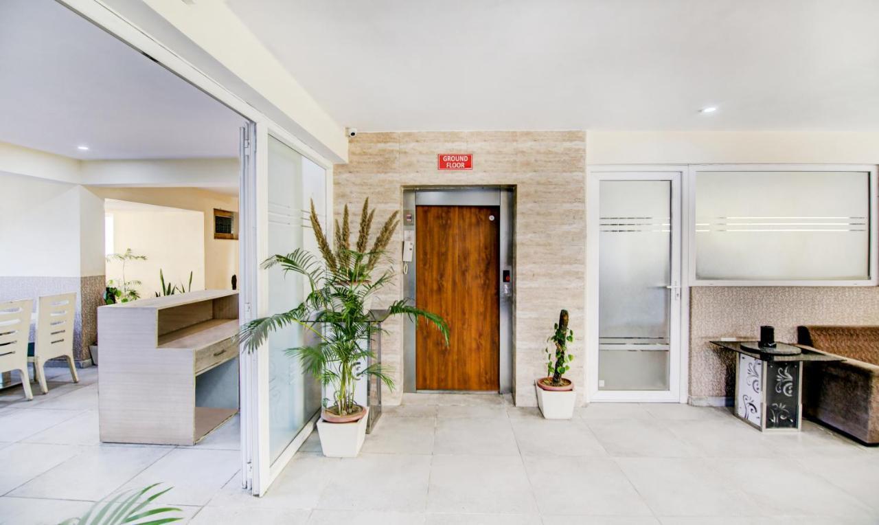 Treebo Trend Blooms Premium Hotel Gurgaon Exterior photo